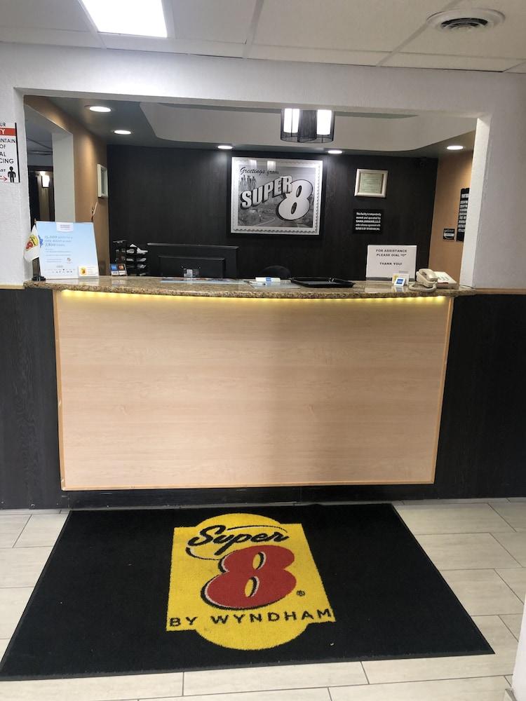 Super 8 By Wyndham Plover Stevens Point Area Exterior foto
