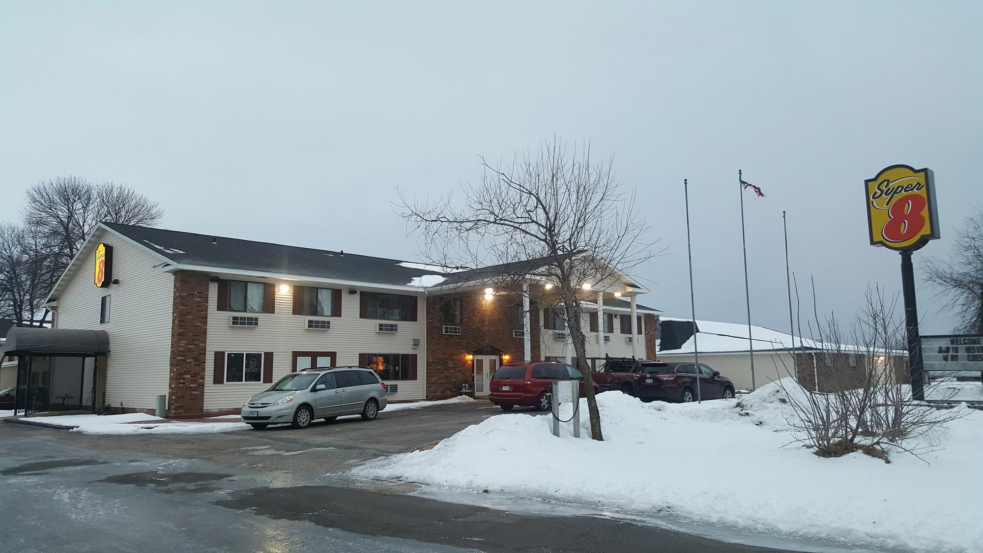 Super 8 By Wyndham Plover Stevens Point Area Exterior foto